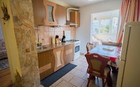Rustic & Spacious 3Br Apartment